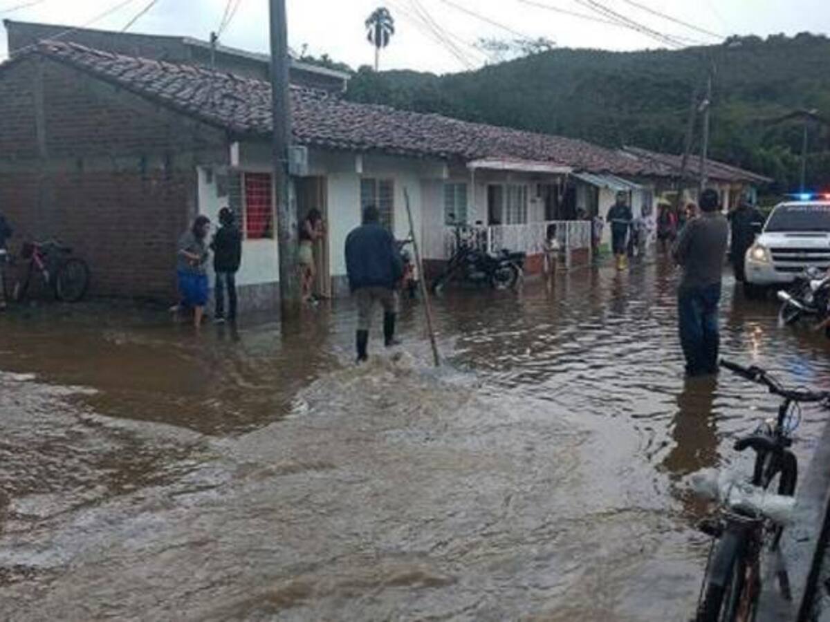 7 barrios inundados en Ríofrío a causa del invierno