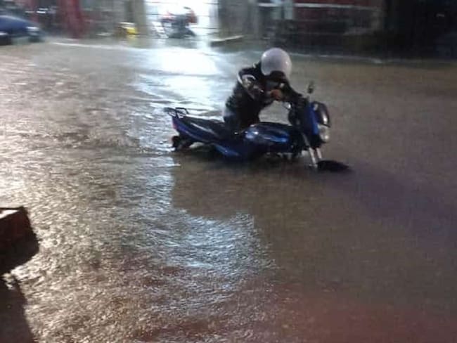 Bomberos no dan abasto para atender inundaciones en Leticia