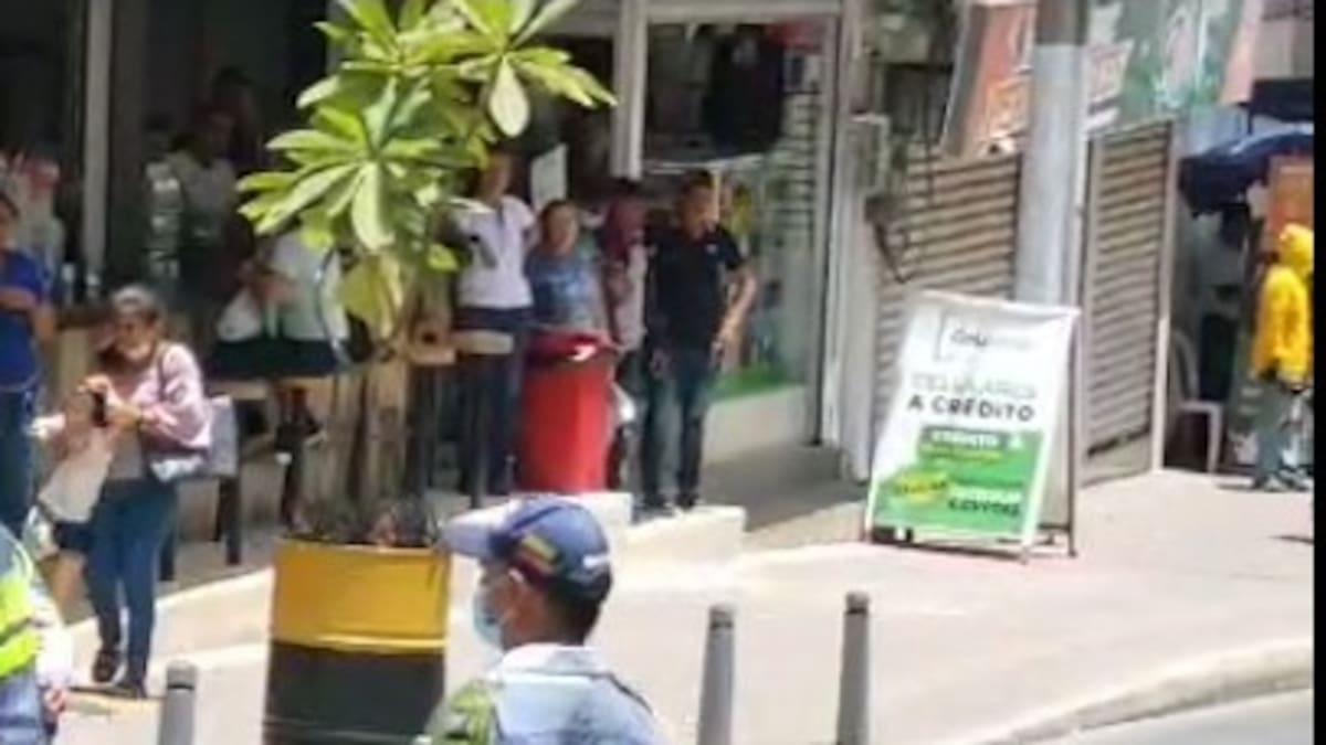 Mototaxista agrede a un agente de tránsito en Sincelejo que le inmovilizaba motocicleta