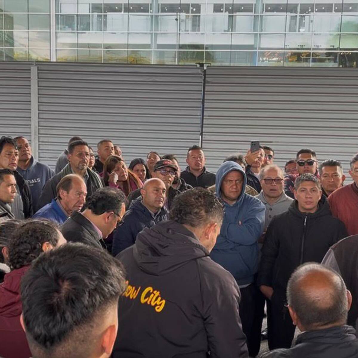 Renuncia gerente de Taxi Imperial, pero taxistas de el Aeropuerto El Dorado continúan sin operar