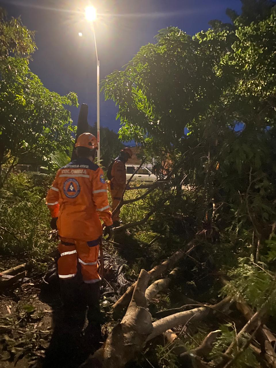 Las autoridades continúan monitoreando la situación con el fin de determinar el alcance total la emergencia. Foto: Defensa Civil seccional Valle.