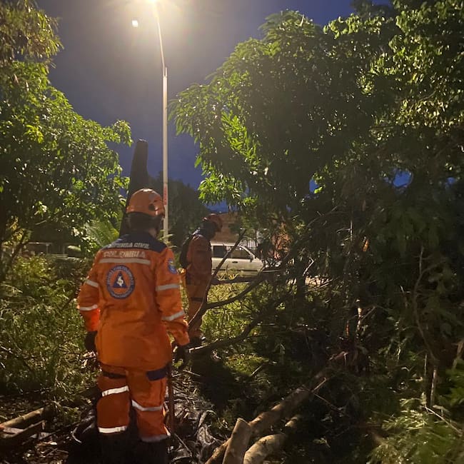 Las autoridades continúan monitoreando la situación con el fin de determinar el alcance total la emergencia. Foto: Defensa Civil seccional Valle.