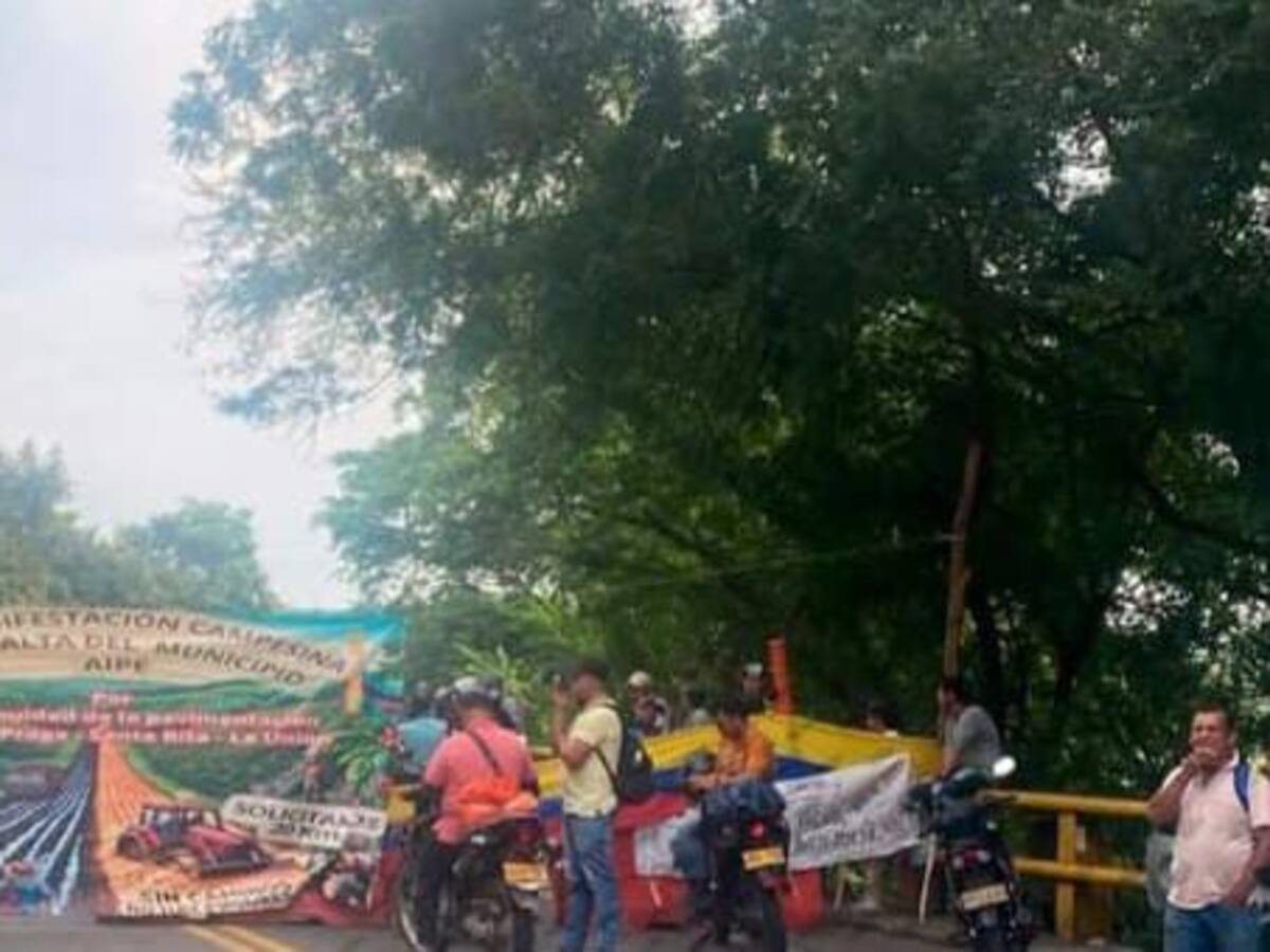Se levanta el bloque en la vía que comunica Neiva con la capital colombiana