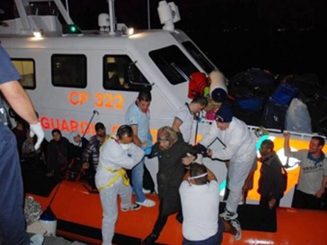 Cerca de 3.300 sirios huyen al sur de Italia en barco en los últimos días