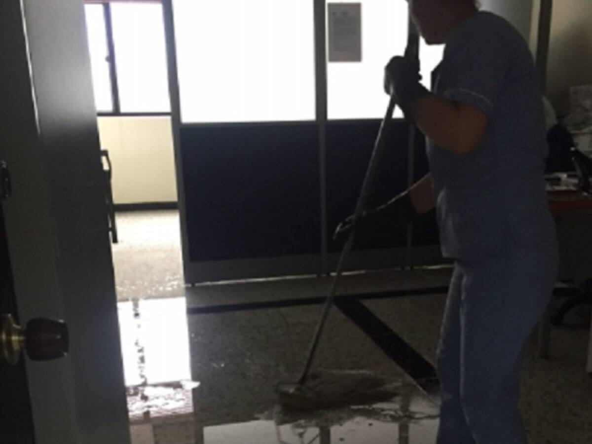 Inundación en los juzgados de Paloquemao por fuerte aguacero en Bogotá