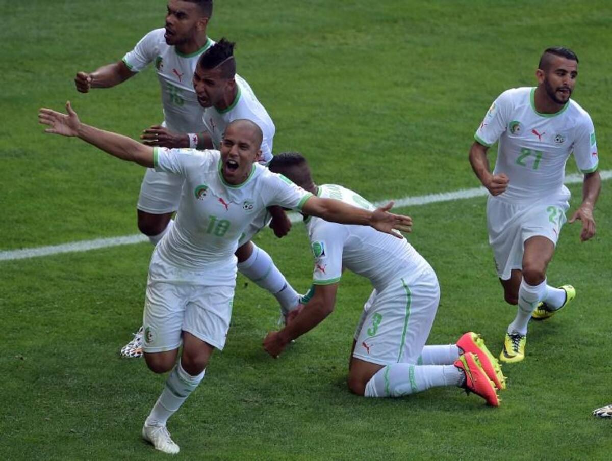 Sofiane Feghouli abrió el marcador en el minuto 24 desde el punto penal y Fellaini consiguió el empate en el 70. Mertens consiguió el 2-1 y le dio la victoria a los "Diablo rojos".