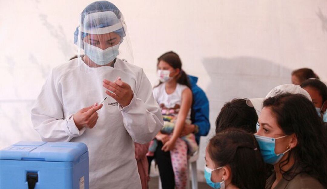 Suben y bajan los contagios por COVID-19 en Colombia