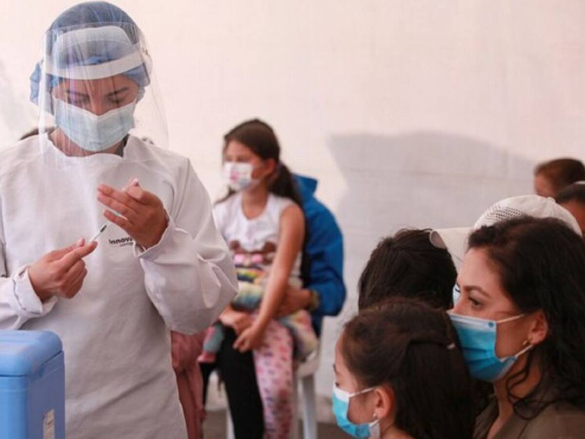 Suben levemente los contagios por COVID-19 en Colombia