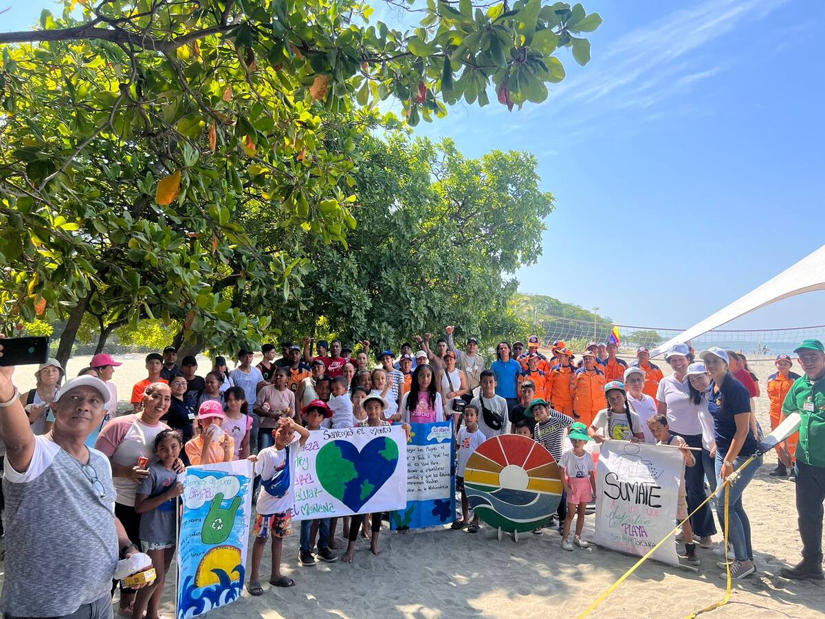 Más de 200 niños víctimas del conflicto de Santa Marta reciben becas de estudios superior