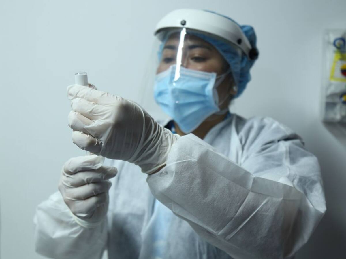 COVID-19 en Colombia: 5.103 casos nuevos, 185 muertos y 18 dosis aplicadas