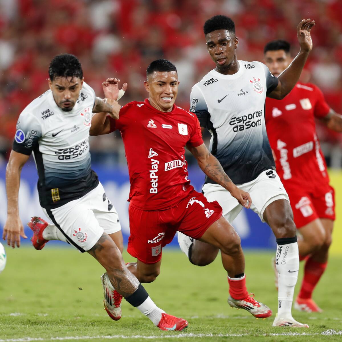América cede amargo empate con Corinthians en segunda jornada de la Copa Sudamericana