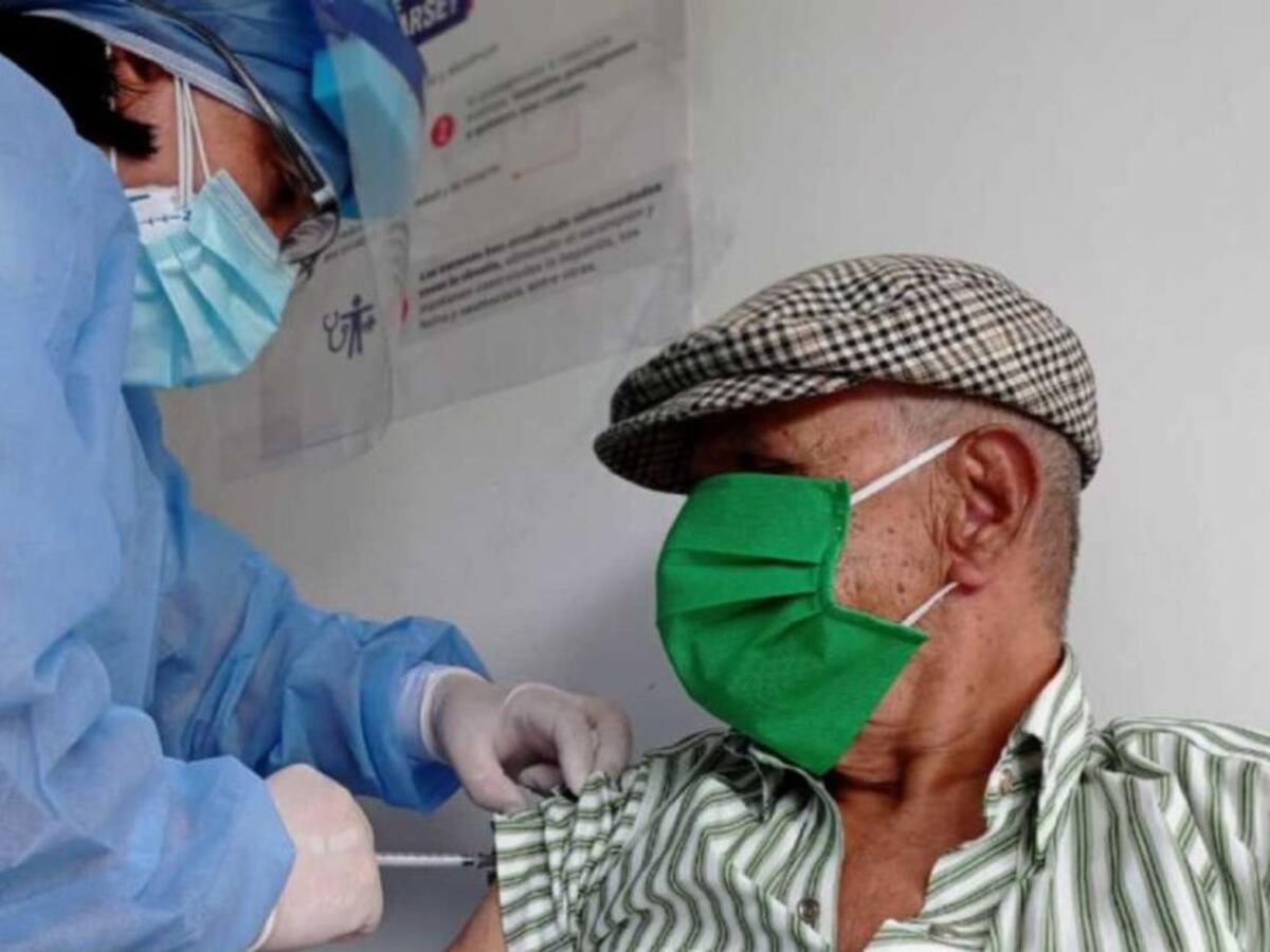 Investigan a 265 personas menores de 70 años que se vacunaron en el Valle