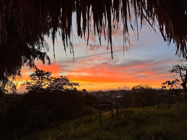 El hermoso atardecer del martes 21 de abril en Armenia, desde Chagualá. Foto: Cortesía Martha Lucía Usaquén