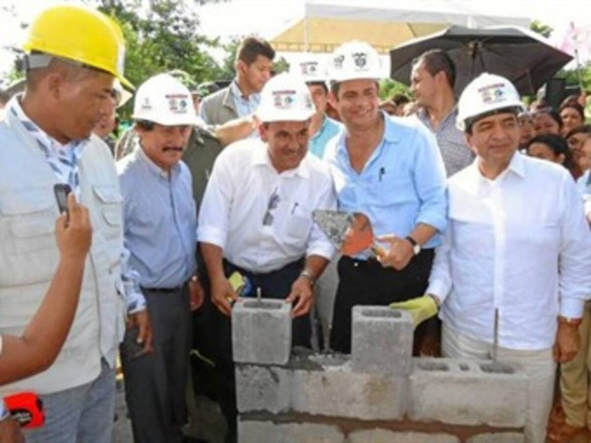 Son viviendas dignas que responden a las necesidades de los colombianos: Vargas Lleras