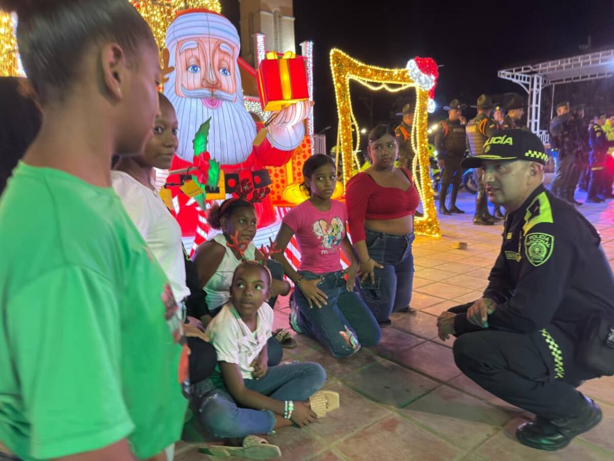 Historias: cuando las luces de diciembre unieron al coronel y a los niños