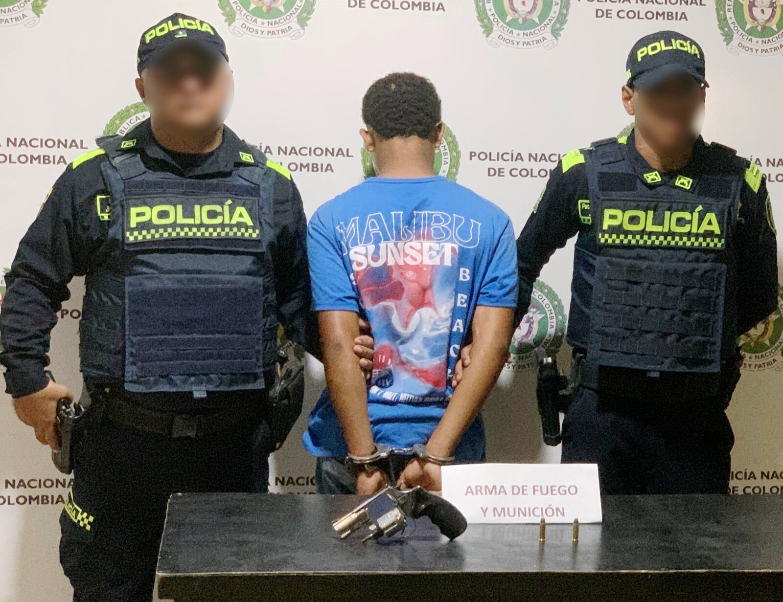 Los detenidos, fueron sorprendidos en las calles de la ciudad portando estas armas sin ninguna documentación que acredite su legalidad