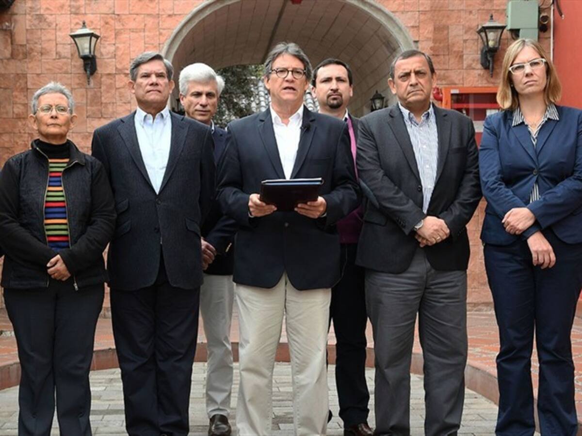 Bell ya está con Santos analizando el futuro de la mesa con el ELN