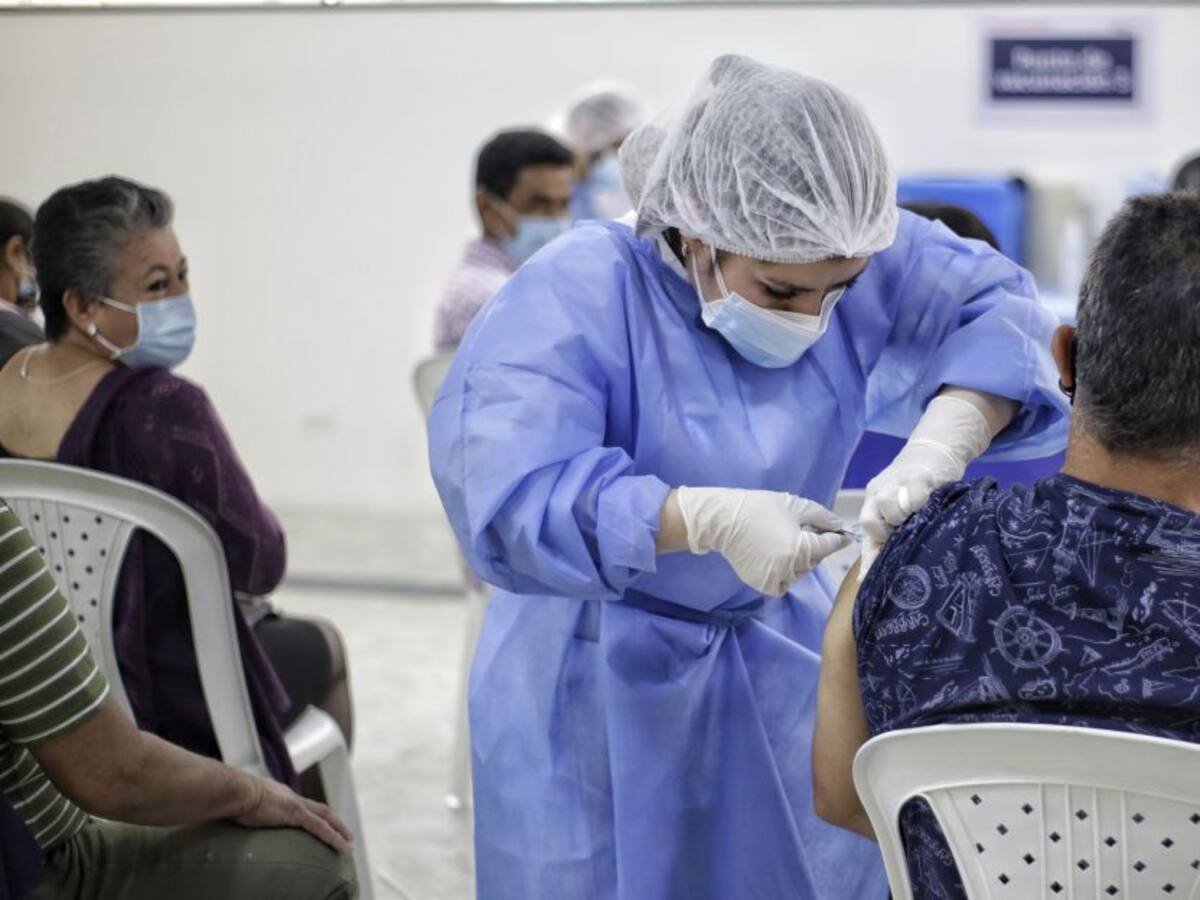 Se reanuda aplicación de dosis de Moderna para mayores de 50 en Bogotá