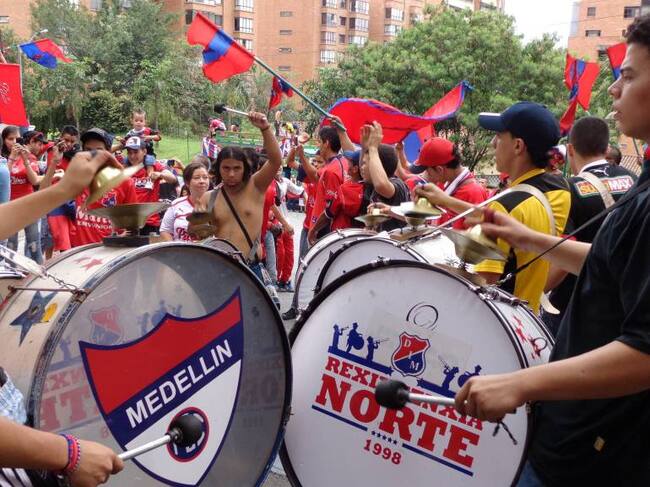 Hinchas del DIM en Medellín.