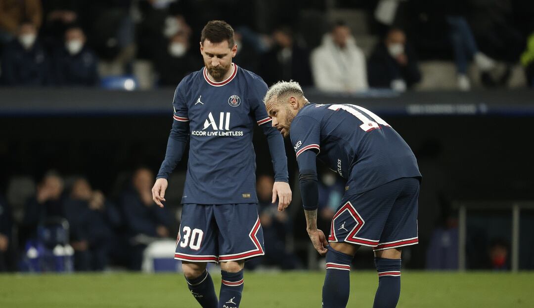 Lionel Messi y Neymar fueron el principal blanco de los silbidos por los hinchas del PSG.