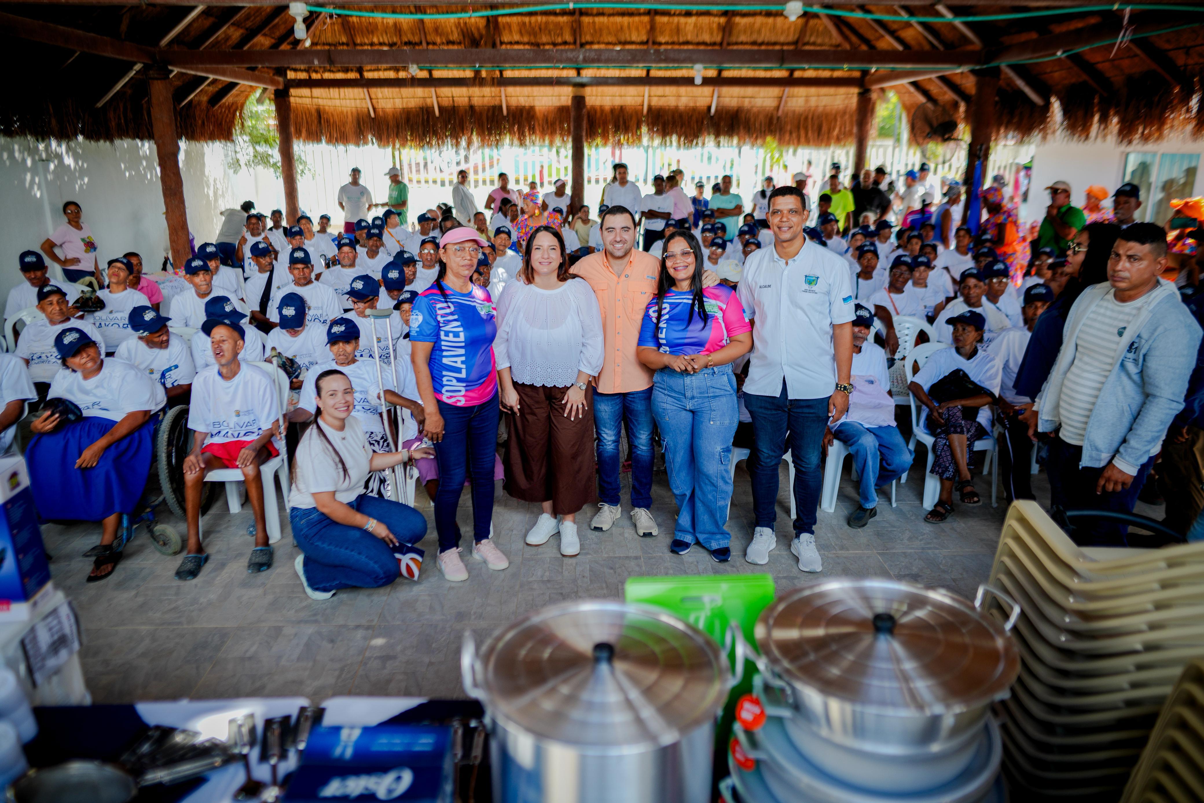 ¡Más para nuestros adultos mayores!: Gobernador lleva dotación a Villanueva, Soplaviento y Mahates