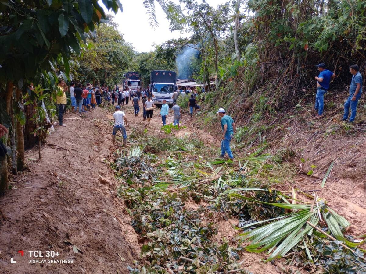 Hasta 25 horas tardan usuarios transitando la ruta alterna en Cauca