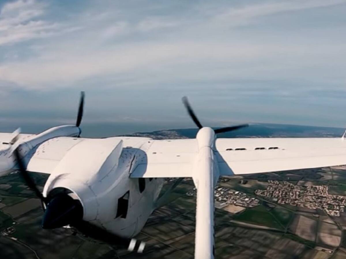 El primer vuelo de 'Cassio 1' el avión de propulsión híbrida fue un éxito