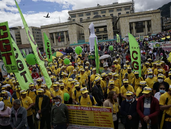En el Día Internacional del Trabajo, diferentes agremiaciónes y sindicatos, salen a marchar por los derechos de los trabajadores
(Colprensa-Sergio Acero)