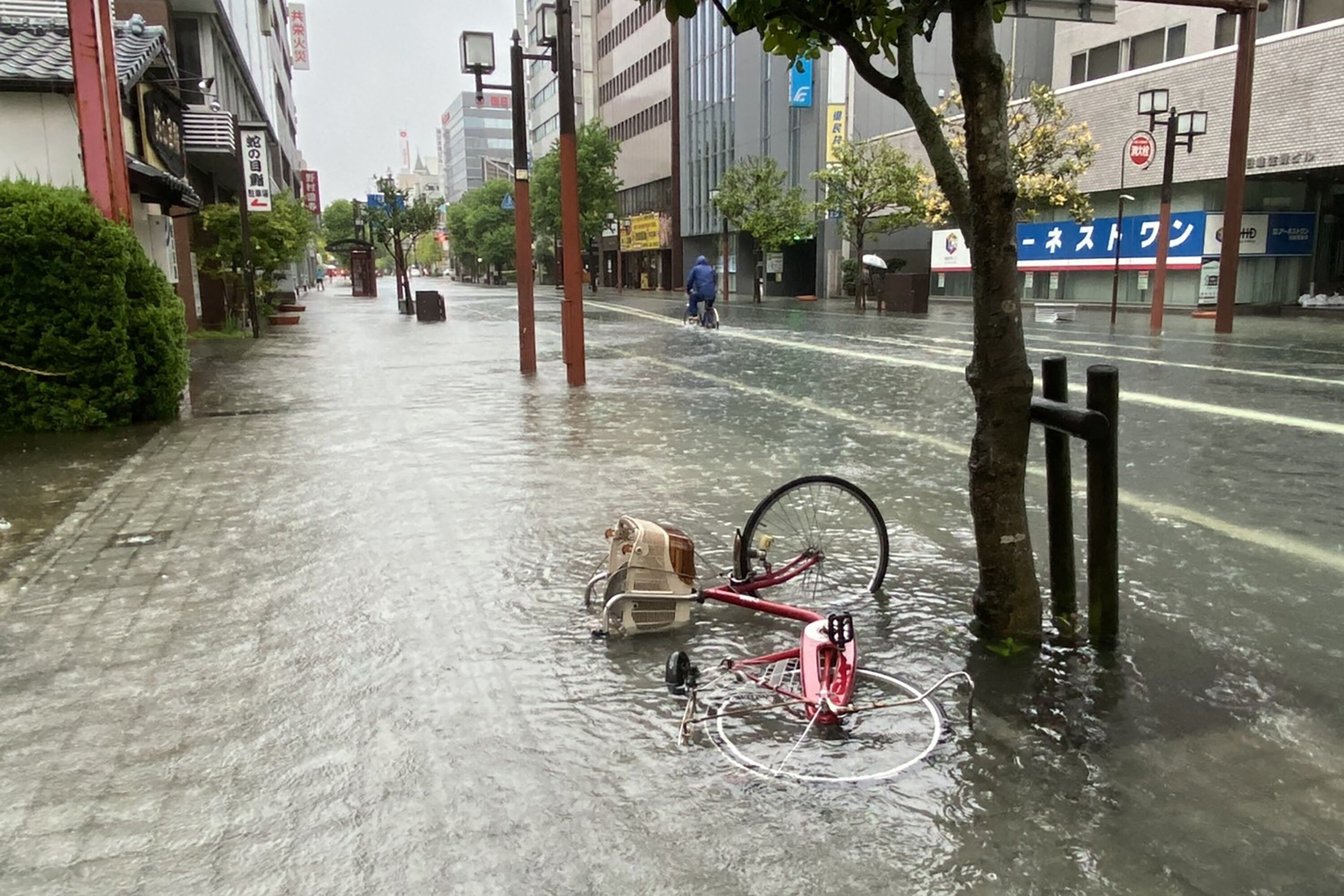 Inundaciones en Japón tras fuertes lluvias.
(Foto:    STR/JIJI PRESS/AFP via Getty Images)