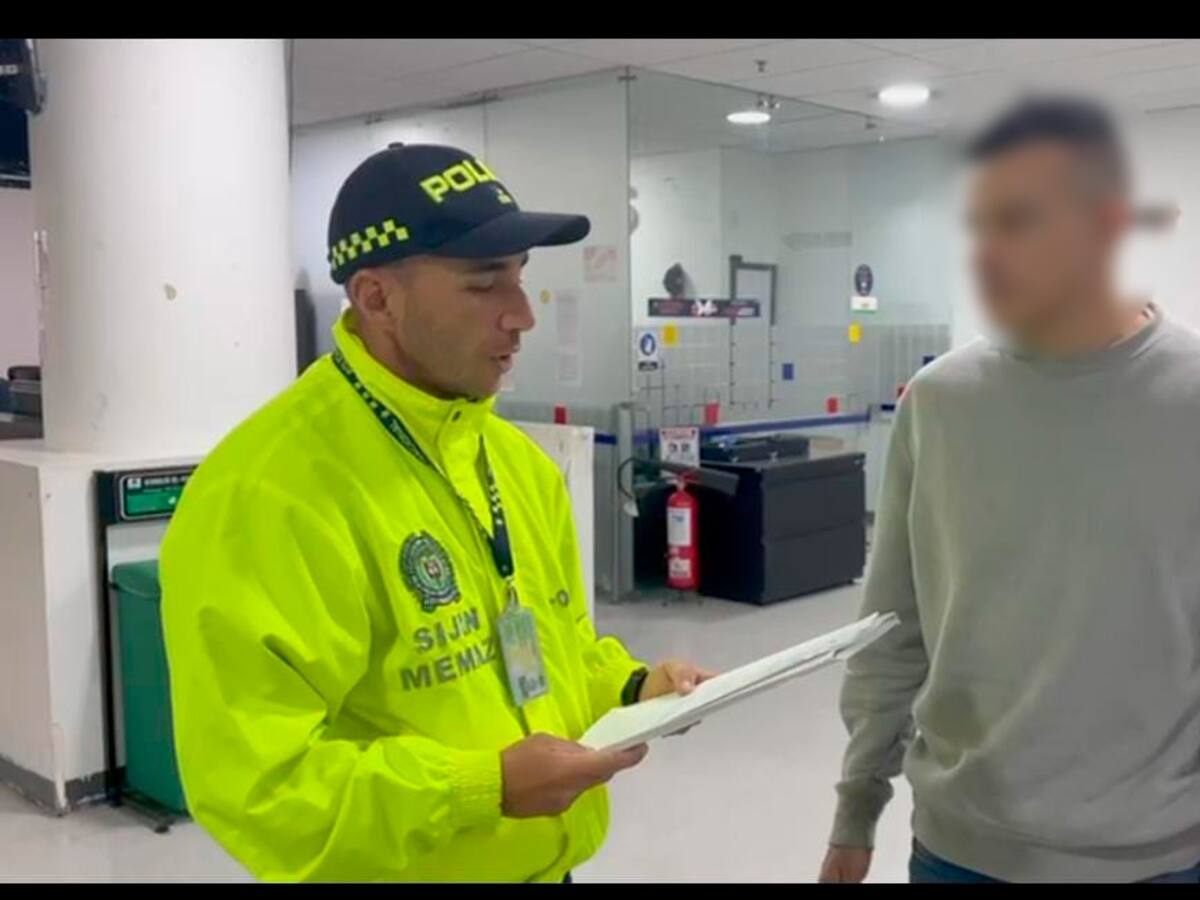 Capturan a alias "Reina” quien tenía circular azul por varios delitos