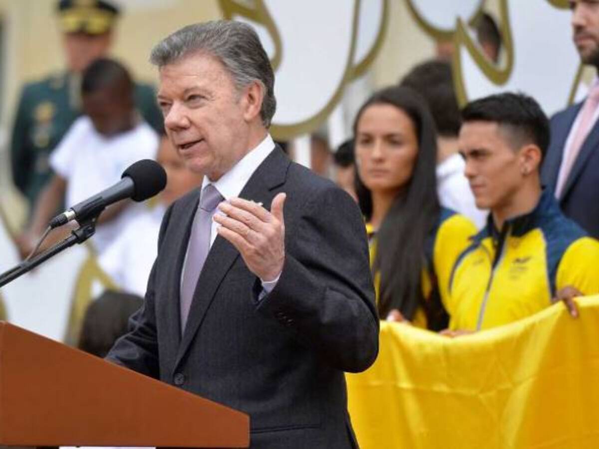 Santos ordena militarizar las carreteras