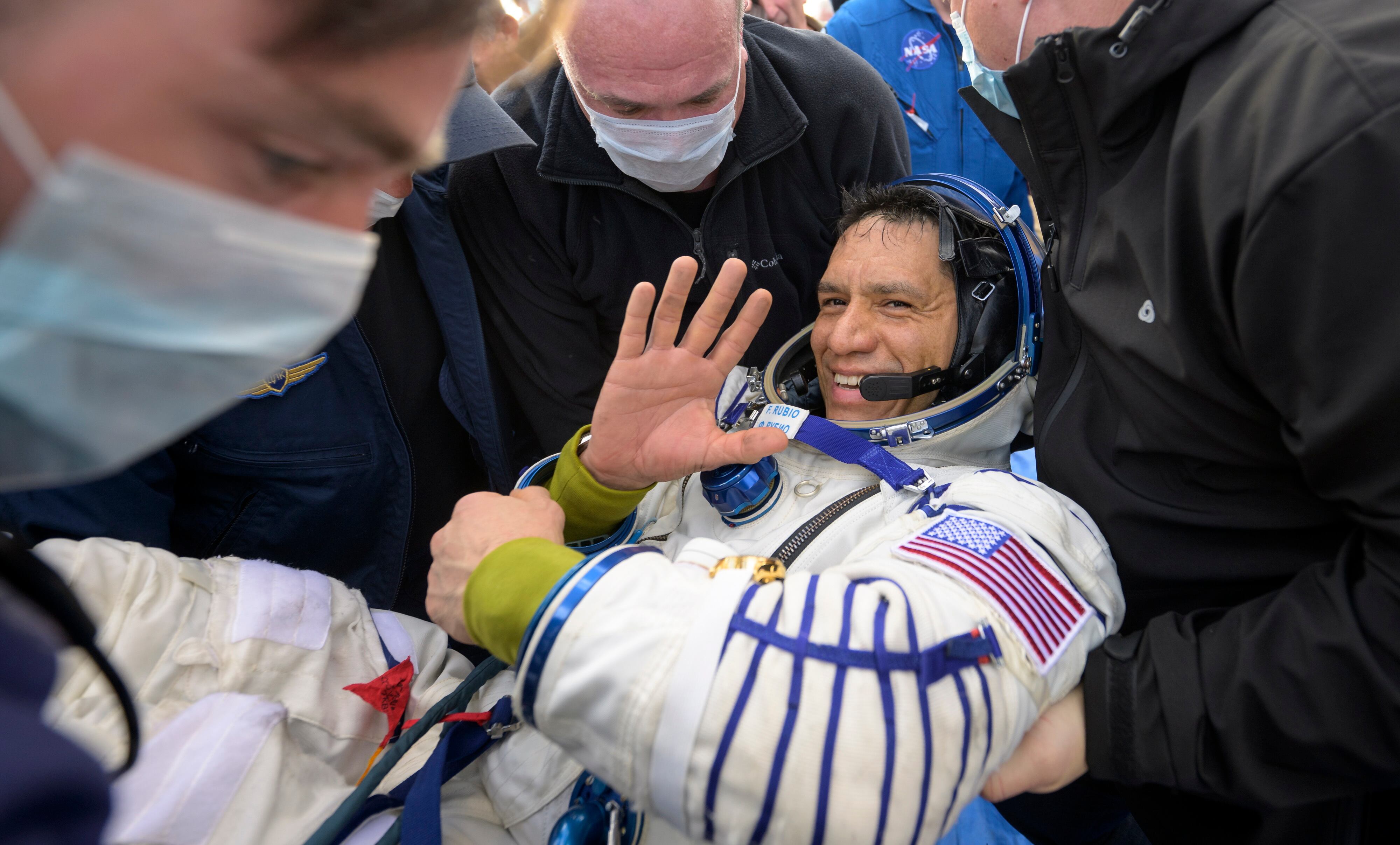 “Es bueno estar en casa”: el astronauta Frank Rubio regresó luego de un año en el espacio. Foto: