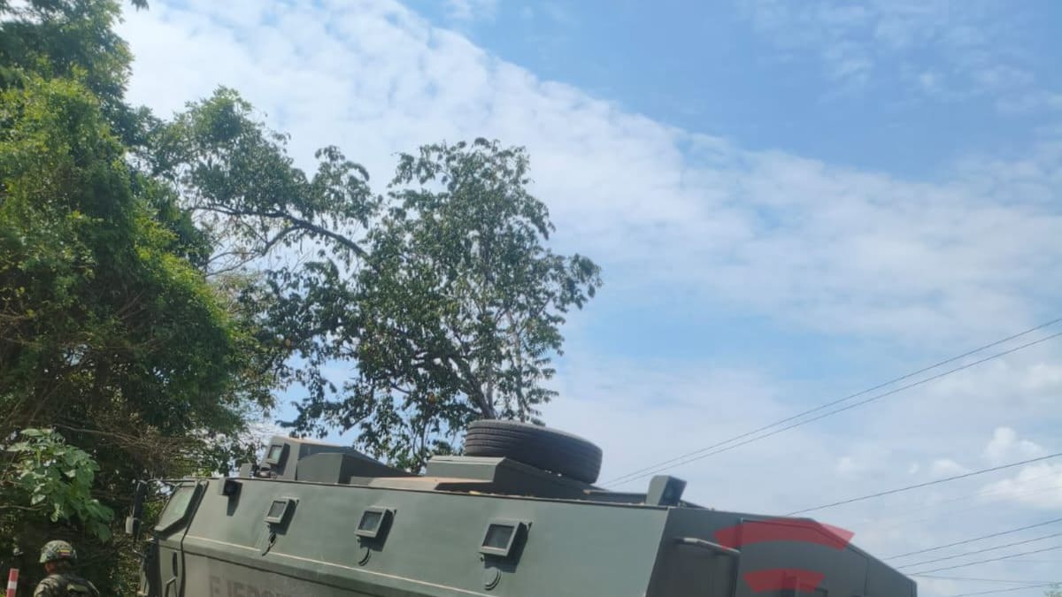 Atentado contra vehículo blindado del Ejército en Arauca dejó un militar herido