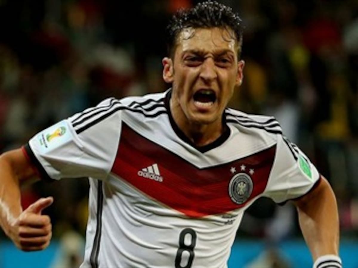Mesut Özil, con lesión de ligamentos y tres meses de incapacidad