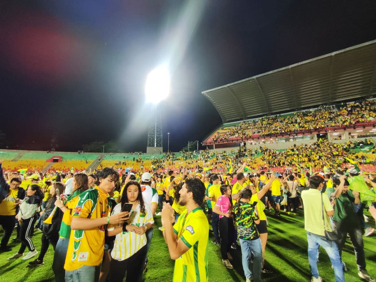 VIDEO: El emotivo momento que vivió la hinchada la noche del triunfo del Bucaramanga