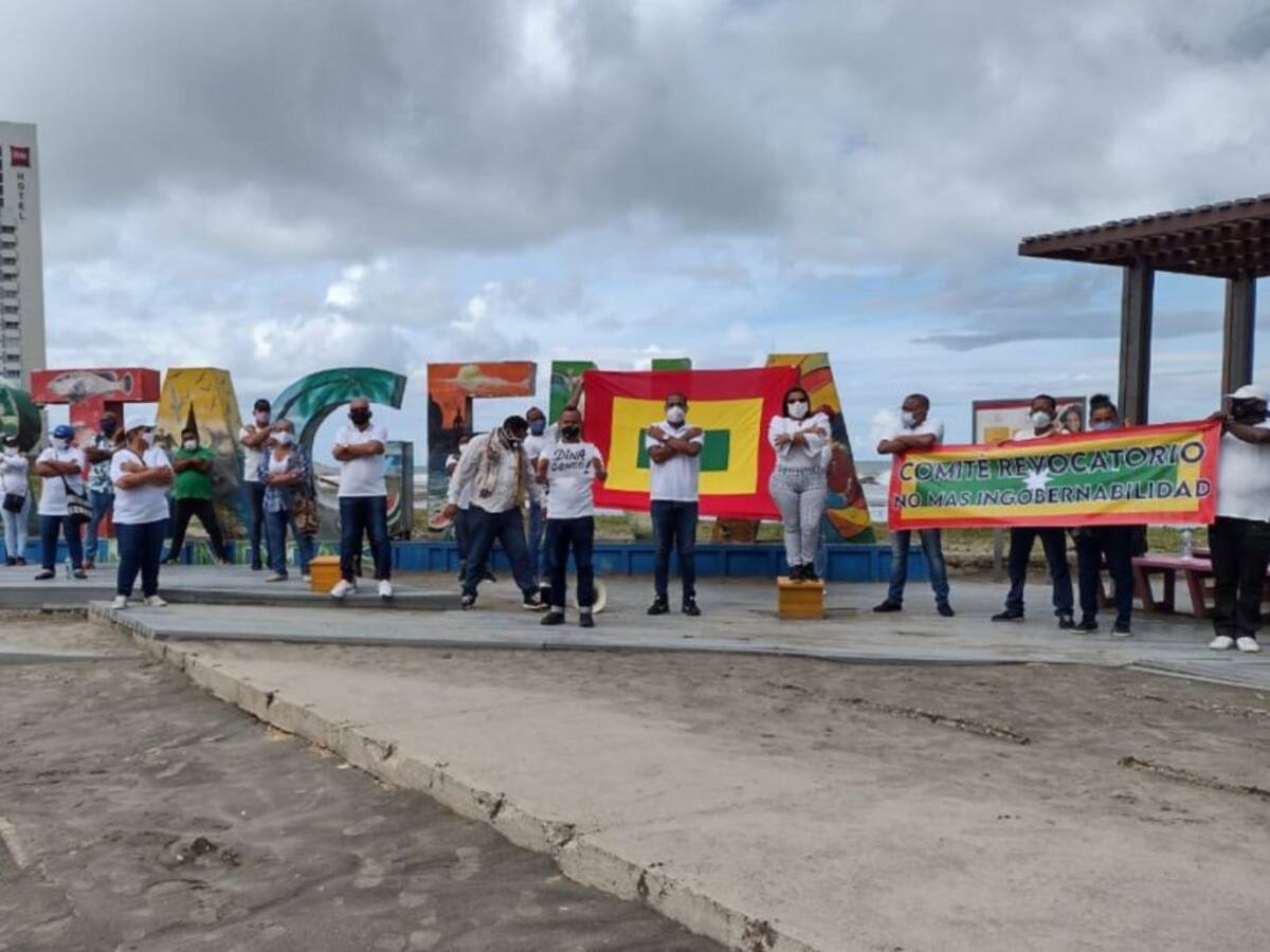 Con acto simbólico protestan contra alcalde de Cartagena