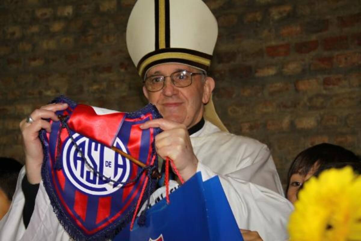 Jorge Mario Bergoglio S. J. Conocido como Francisco I, es el papa número 266 de la Iglesia católica y jefe de Estado de la Ciudad del Vaticano, desde el 13 de marzo de 2013.