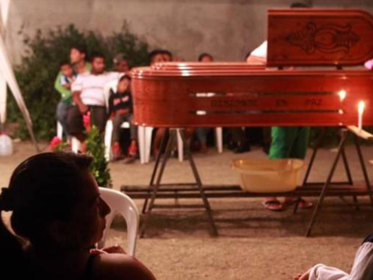 Sacerdote colombiano pide ataúdes para los muertos en terremoto de Ecuador