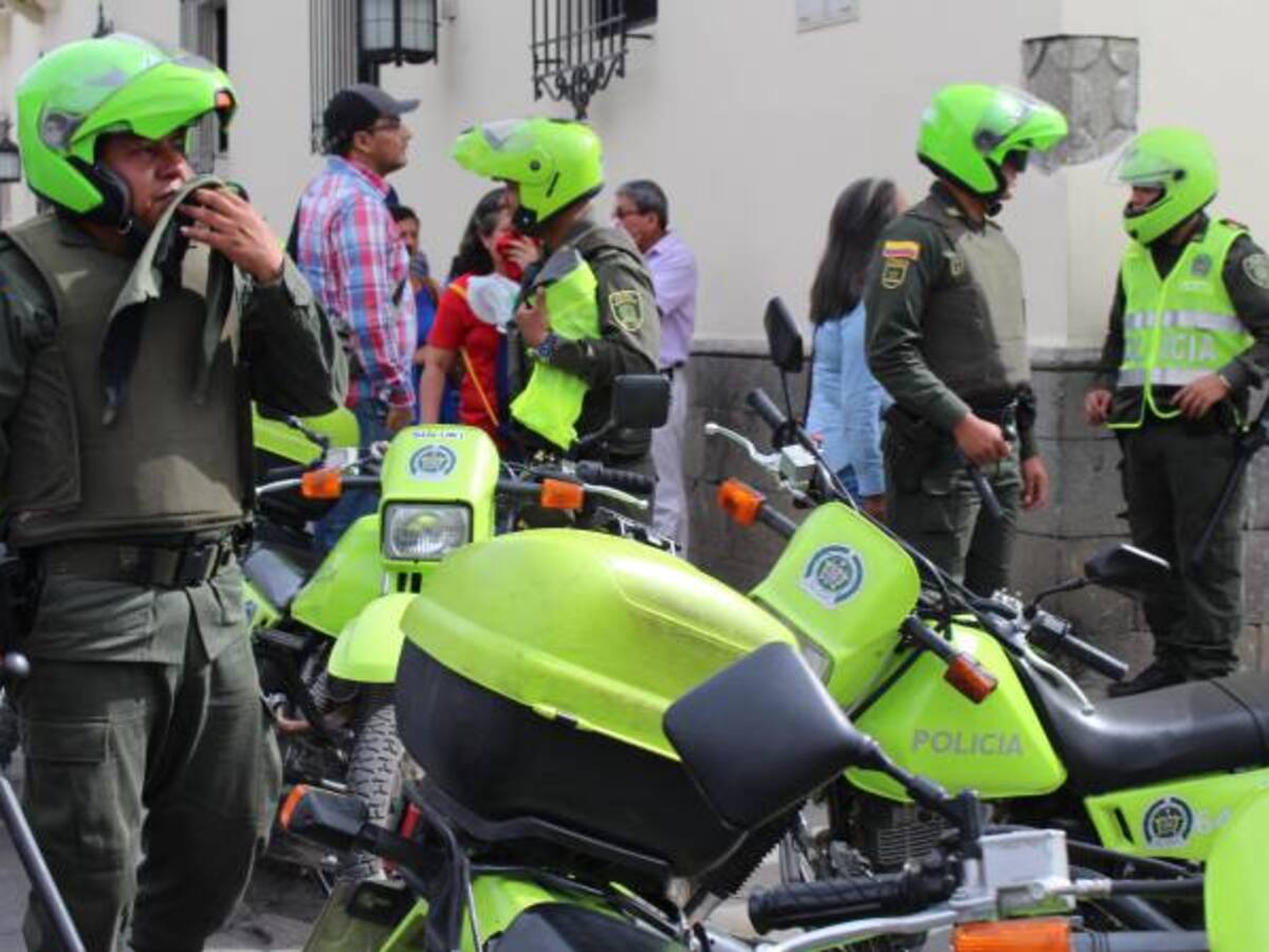 Trece policías lesionados cuando atendían riñas en Navidad