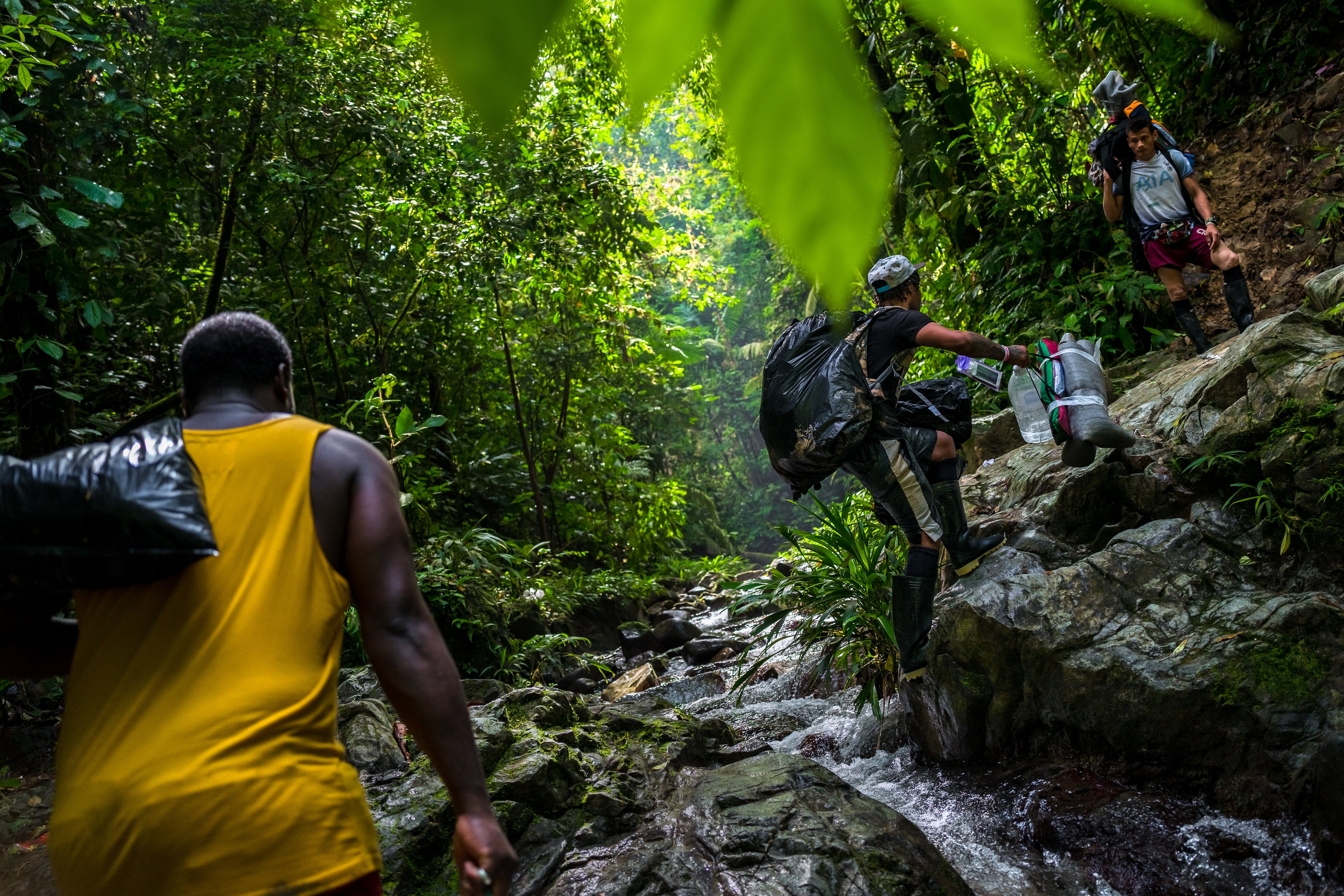 Migrantes en la selva del Darién. FOTO:  Jan Sochor/Getty Images