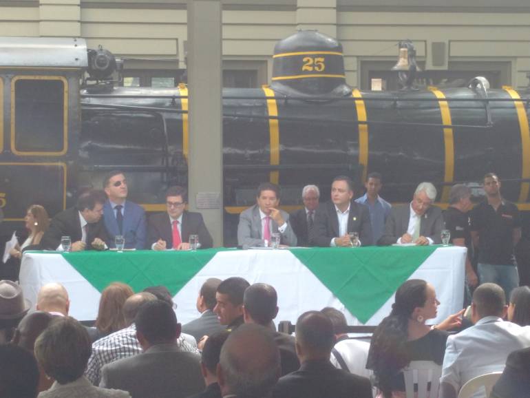 Firma de la constitución de la Sociedad Ferrocarril de Antioquia S.A. 