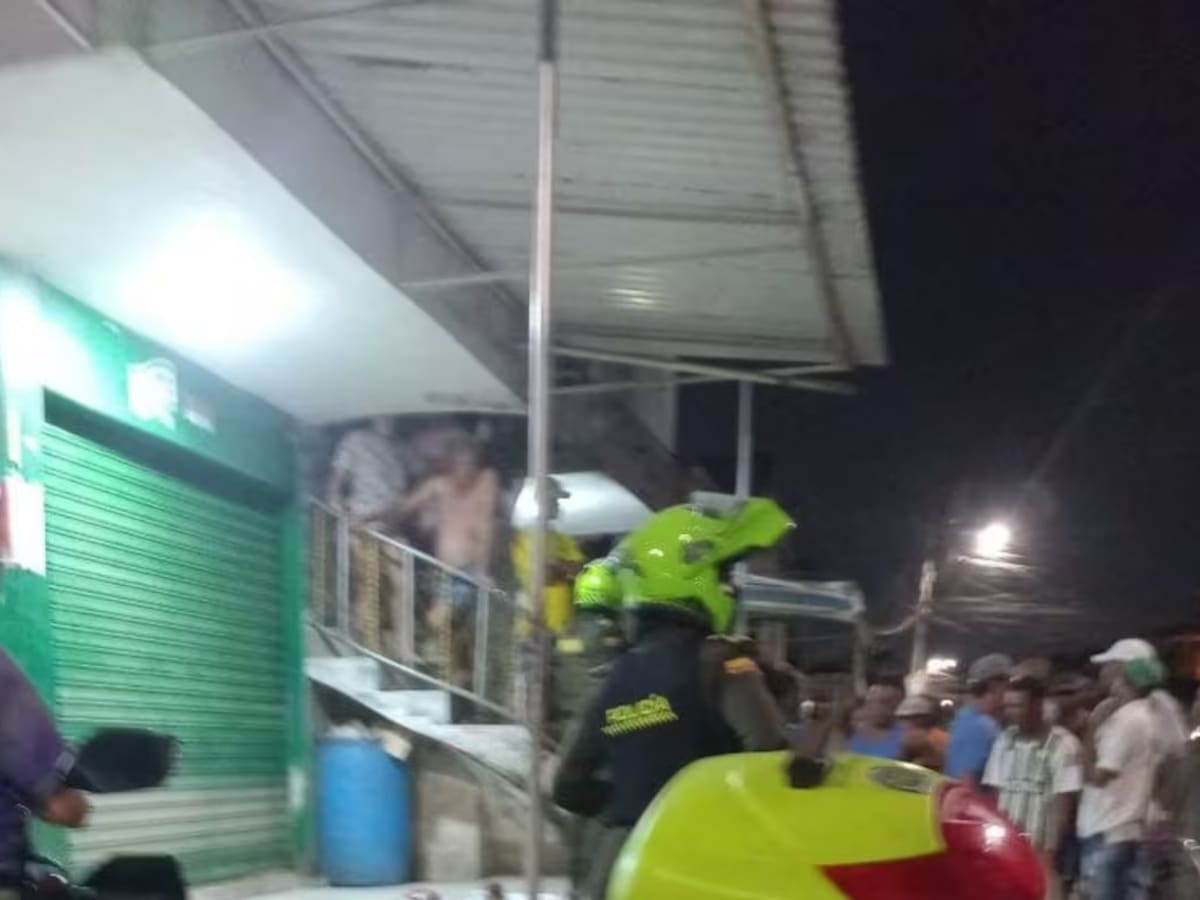Hombre fue asesinado mientras tomaba cerveza en una tienda en Cartagena