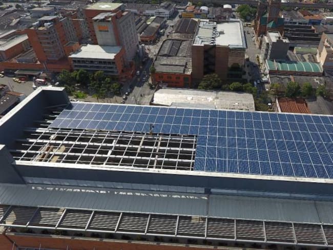 Centro comercial de Medellín genera energía solar