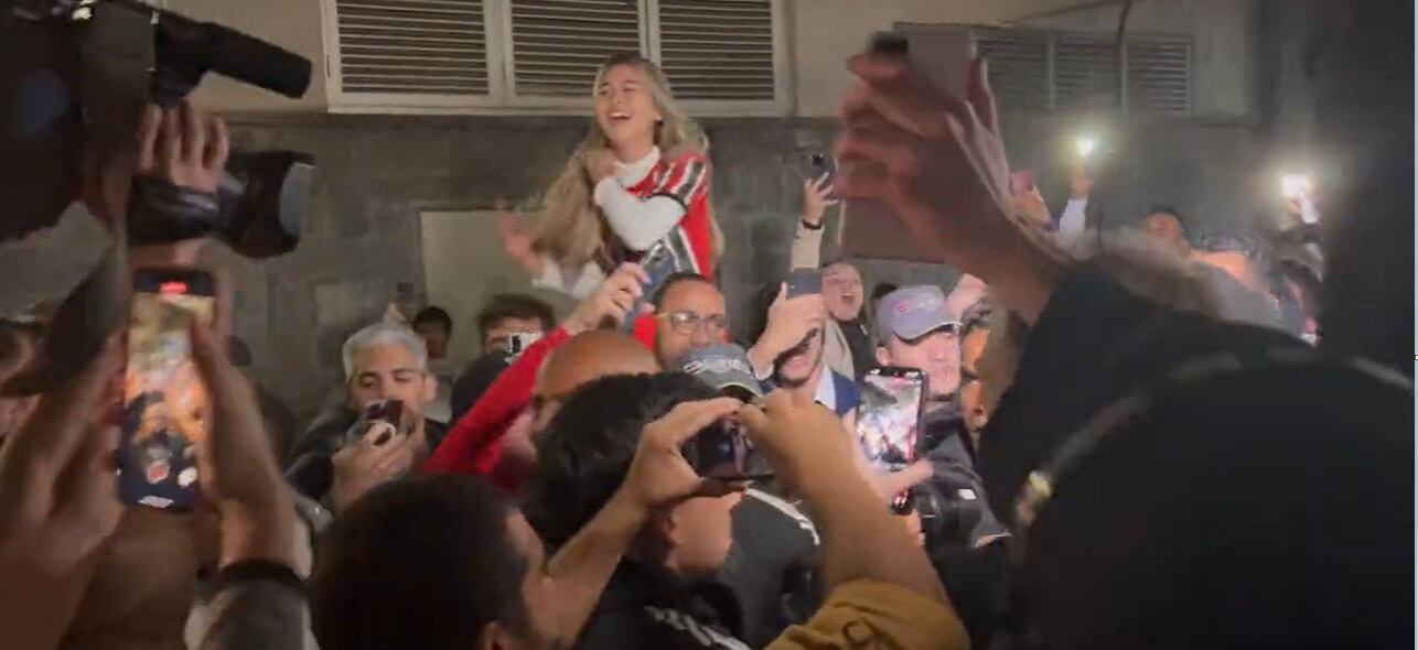 James Rodríguez en el Aeropuerto de Sao Paulo / Twitter: @OGabrielSa