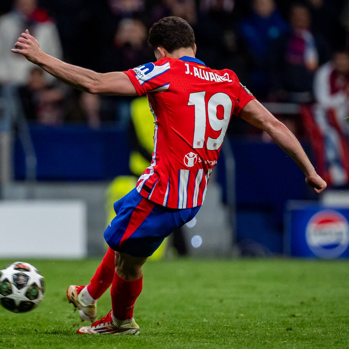 UEFA zanja la polémica sobre el penal de Julián Álvarez ante Real Madrid en Champions League