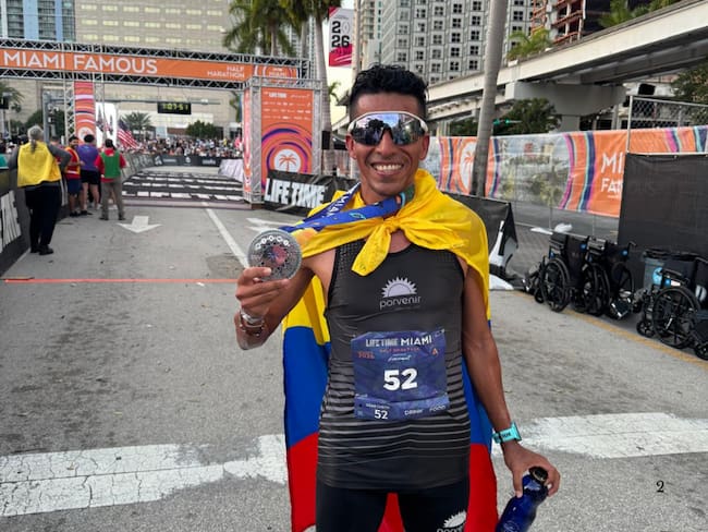 Mauricio González gana uno de los maratones más importantes del atletismo