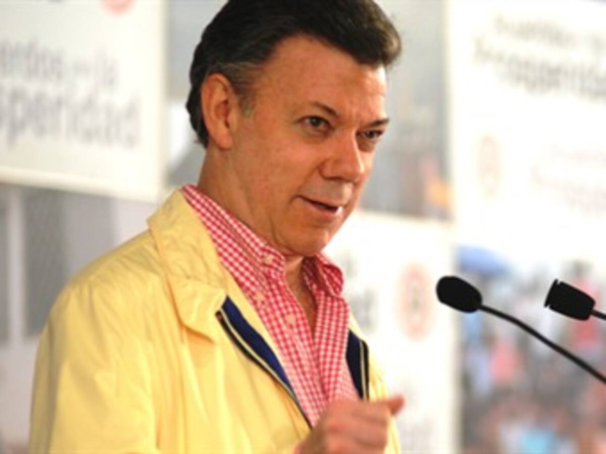 Santos responsabiliza a la extrema derecha de atentado con petardo en Bogotá