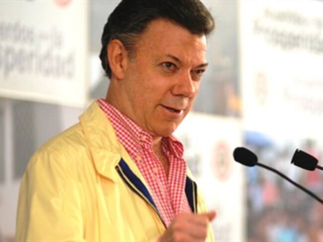 Santos responsabiliza a la extrema derecha de atentado con petardo en Bogotá