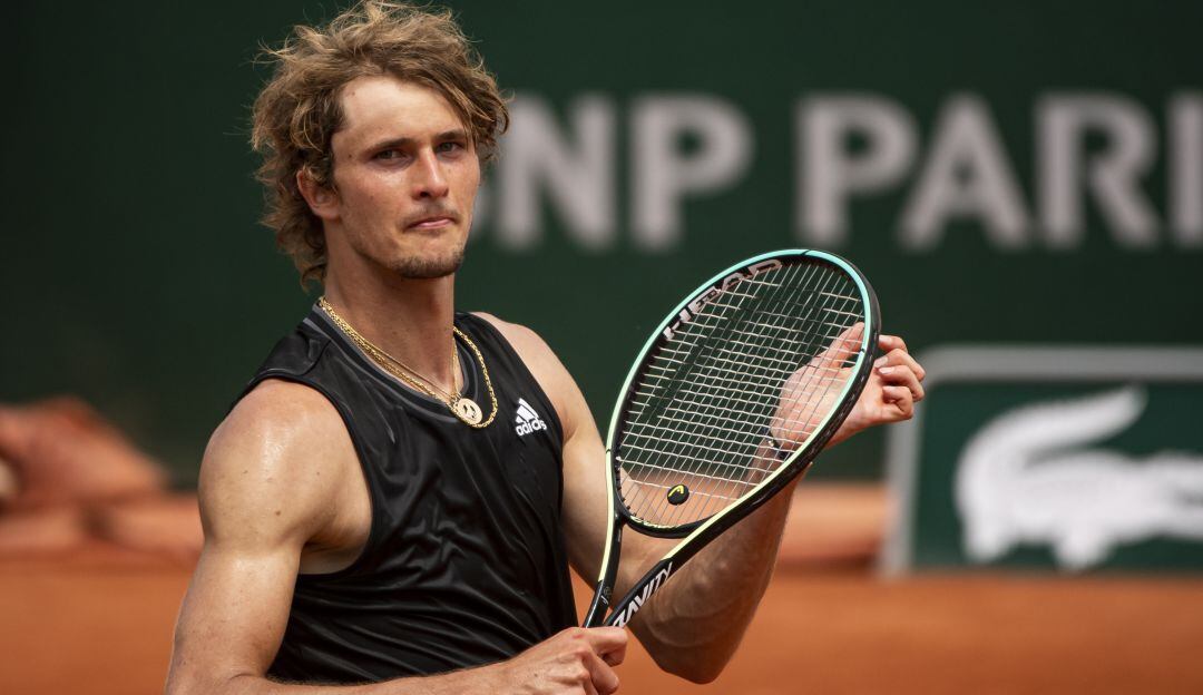 Alexander Zverev festeja su pasó a tercera ronda de París.