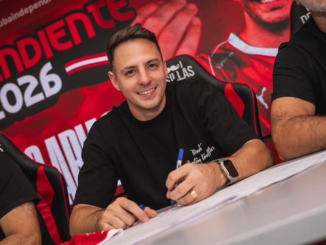 Santiago Arias, oficializado en su nuevo equipo